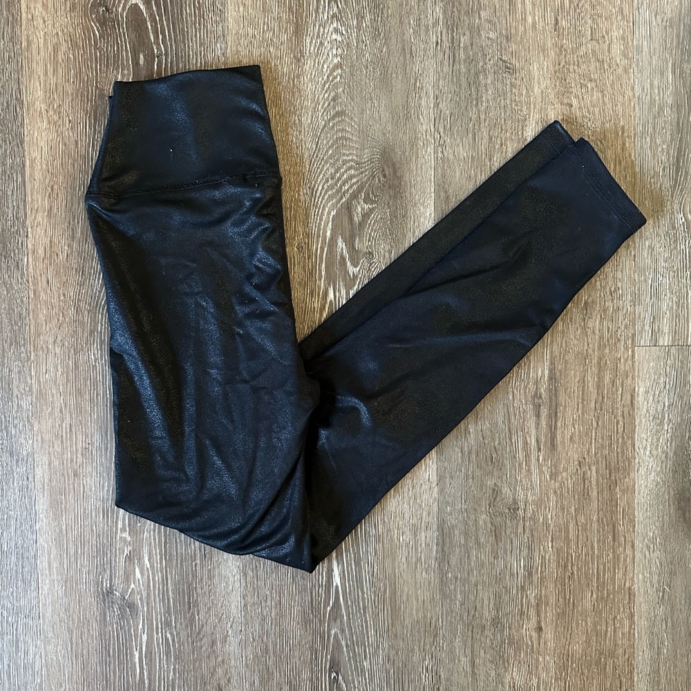 Pink Lily Krista Horton faux leather leggings. Size Small